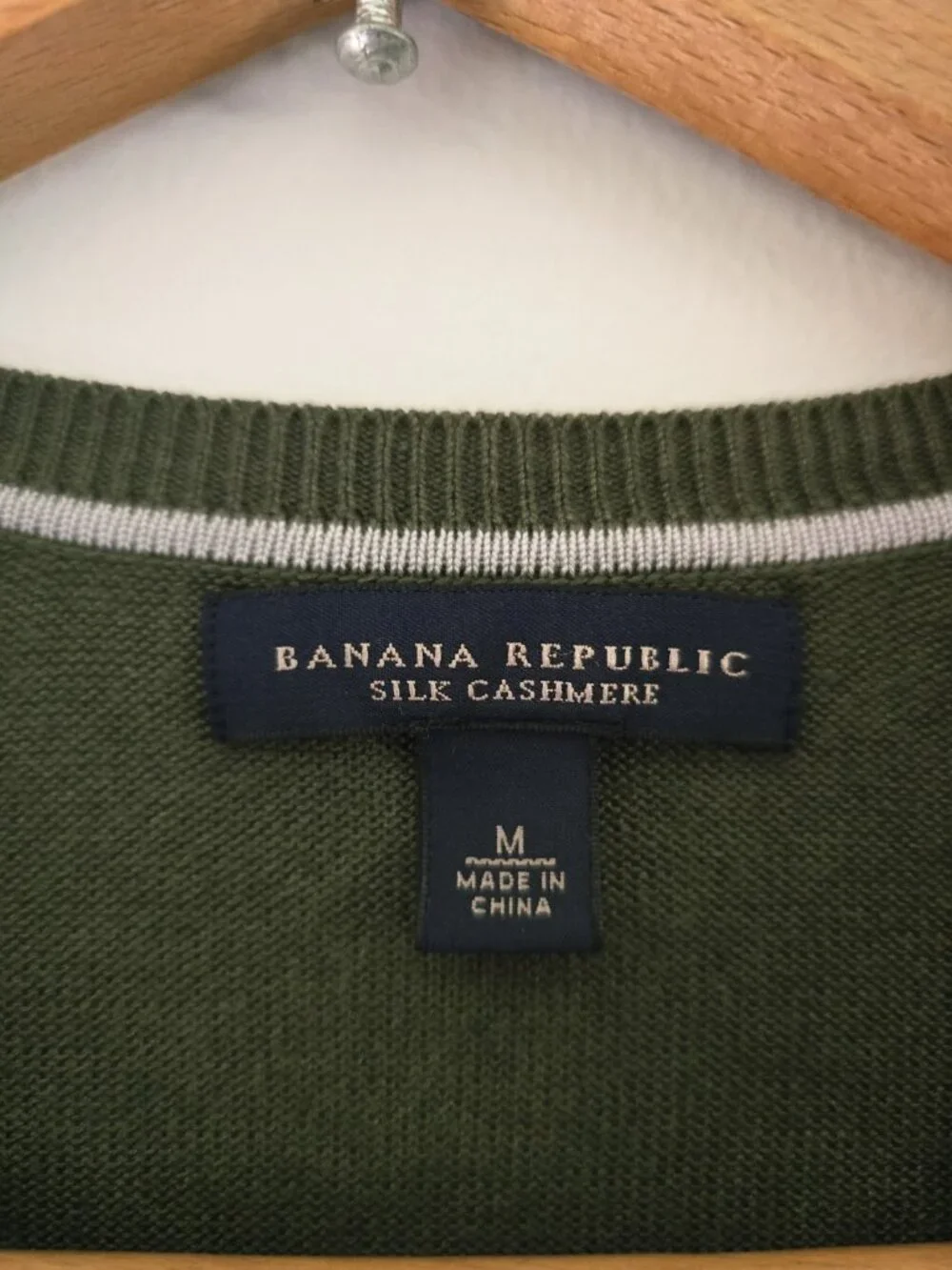 Banana Republic Silk Cashmere V-Neck Dark Green Knit Sweater Mens M Pullover